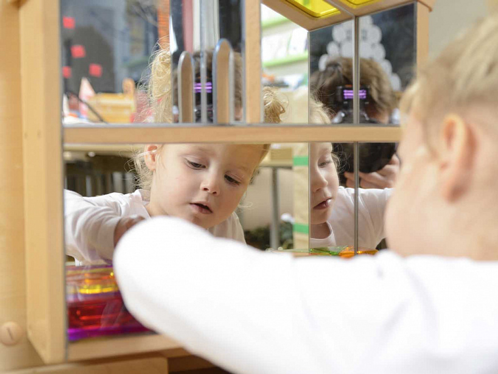 Панель Зеркальный театр