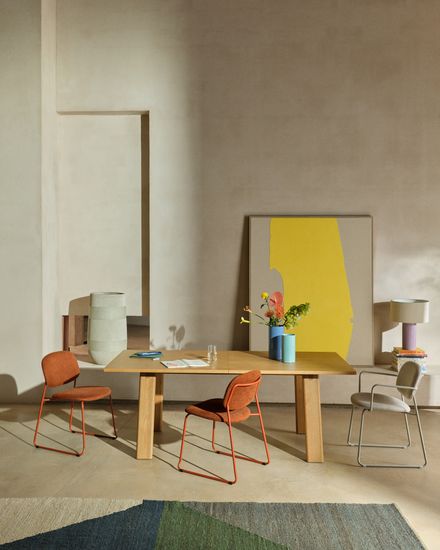 Стул Meli из бежевого шенилла с бежевой металлической структурой Испания la Forma