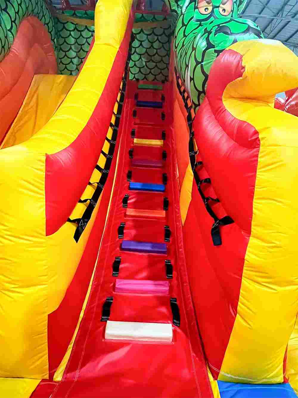 Коммерческий надувной батут «Змей Горыныч» 8,5*7*6 м