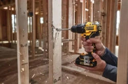 Ударная дрель-шуруповерт DEWALT DCD709D2T, 18 В, 1650 об/мин, 28050 уд/мин, с 2 АКБ 2 Ач и ЗУ, в кейсе