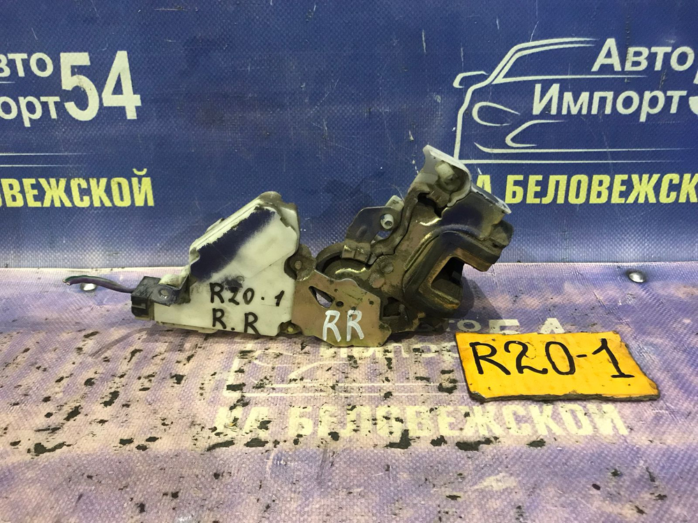 Замок двери задней правой NISSAN MISTRAL 1997