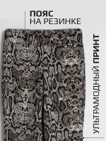 Бежевый костюм для девочки в сад