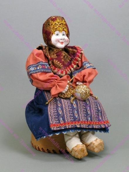 Сувенирная кукла на шкатулке Бабушка с вязаньем