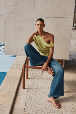 ZARA АТЛАСНЫЙ ТОП АСИММЕТРИЧНОГО КРОЯ, ВАНИЛЬНЫЙ