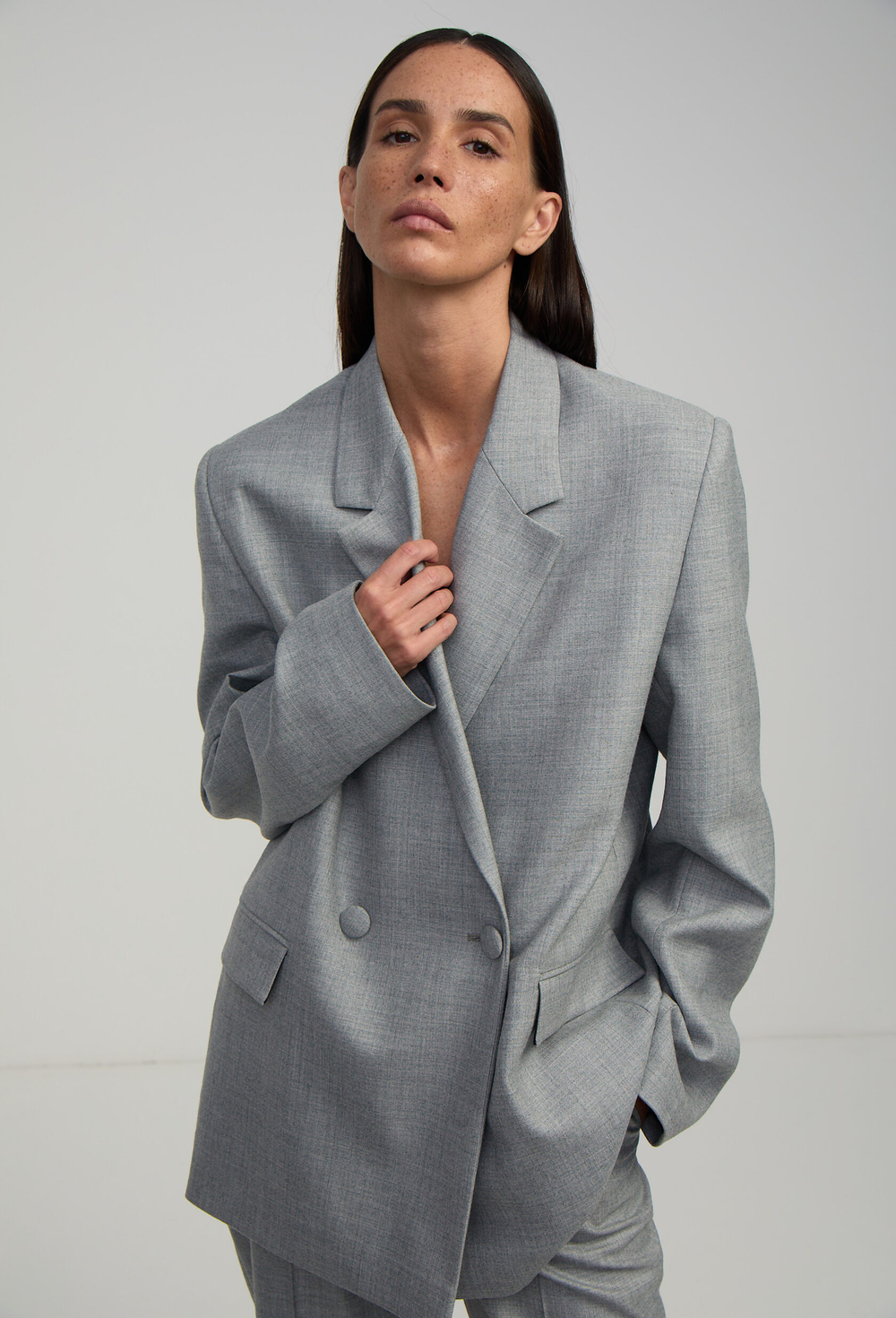 Жакет двубортный серый