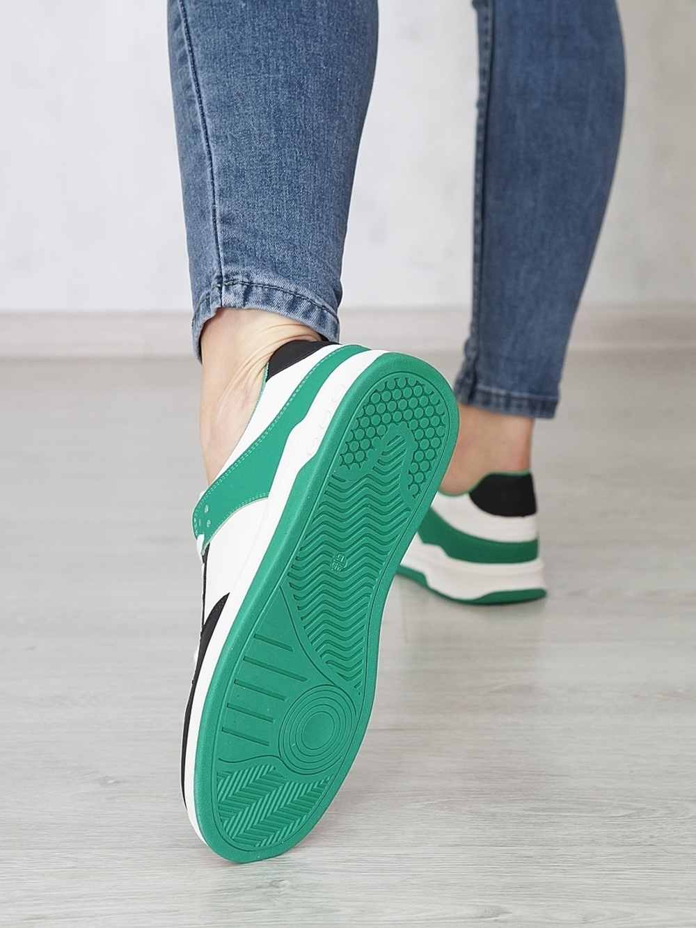 Кроссовки женские MALIN DEGELY 276-2