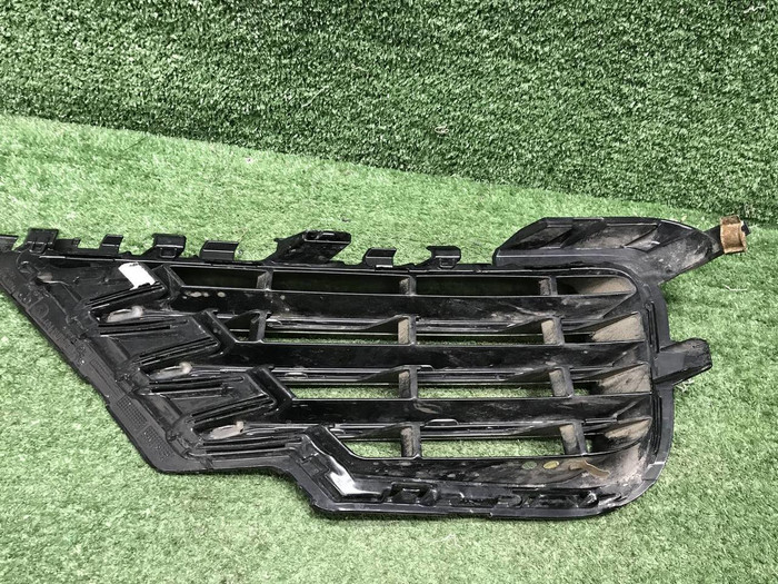 Решетка перед бампера VW Touareg 2 NF 14-18 R-Line