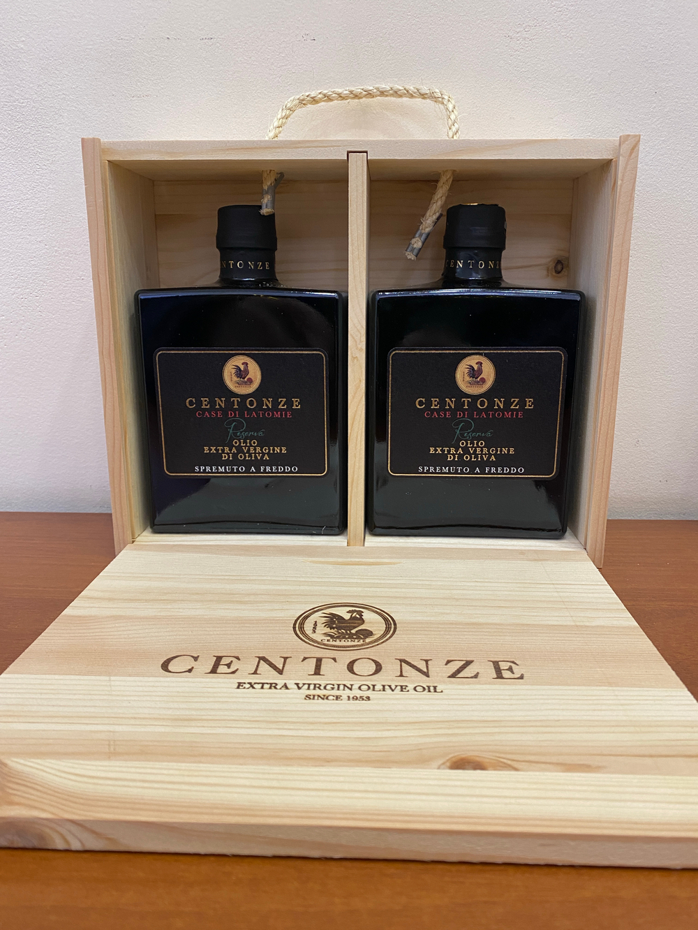 Оливковое масло в деревянном подарочном ящичке CENTONZE Case Di Latomie, Extra Virgin, 2×500 мл Италия