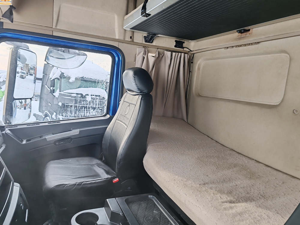 Shacman (Shaanxi) SX* 6x4 Седельный тягач SX42584V324 (Дизельный, 11,6 л, 423 л.с., МТ)