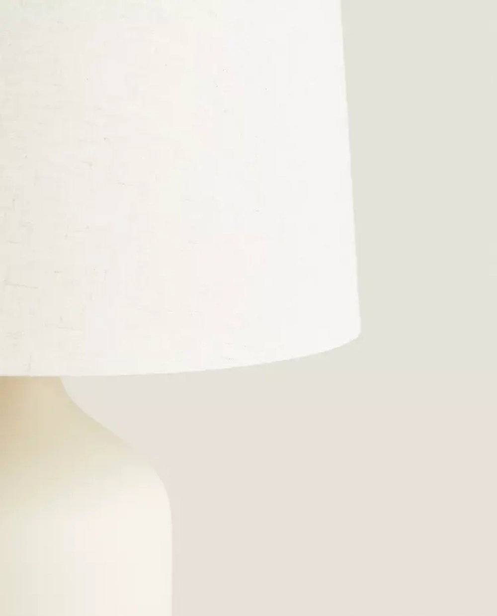 ZARA HOME НАСТОЛЬНАЯ ЛАМПА С КЕРАМИЧЕСКИМ ОСНОВАНИЕМ, БЕЛЫЙ
