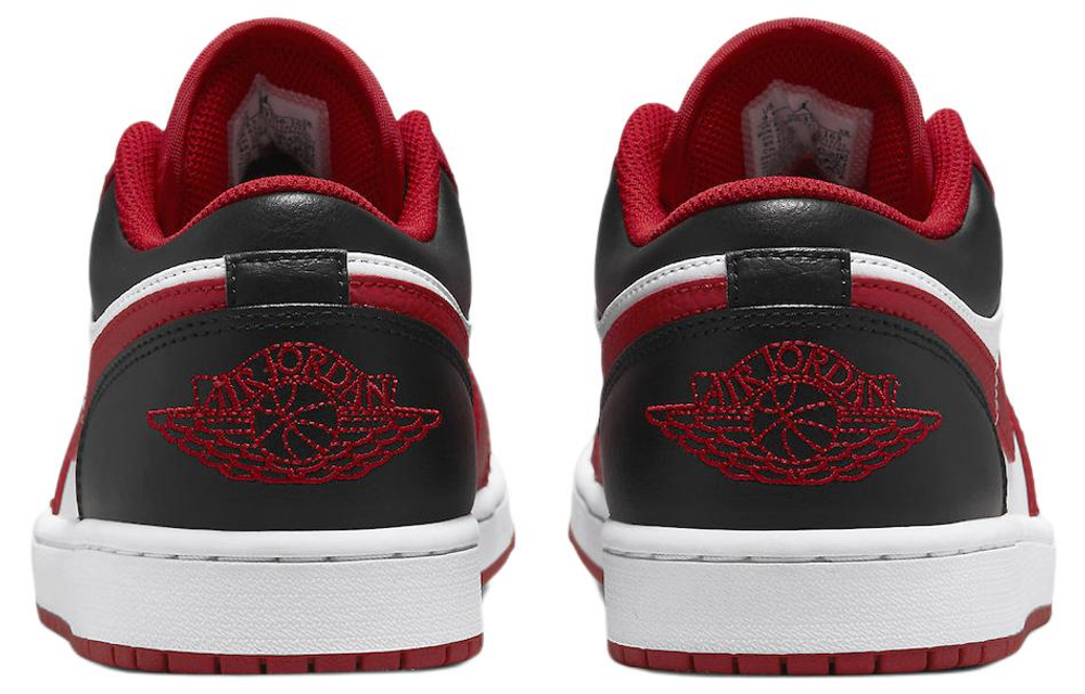 Jordan 1 Low Bulls
