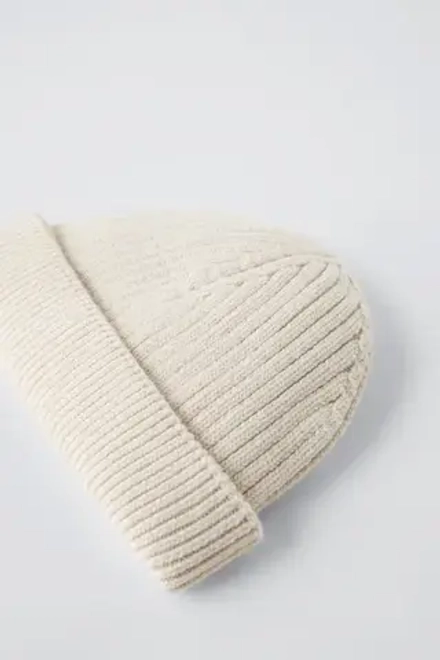ZARA КОРОТКАЯ ШАПКА БИНИ, ЦВЕТ ЛЬДА