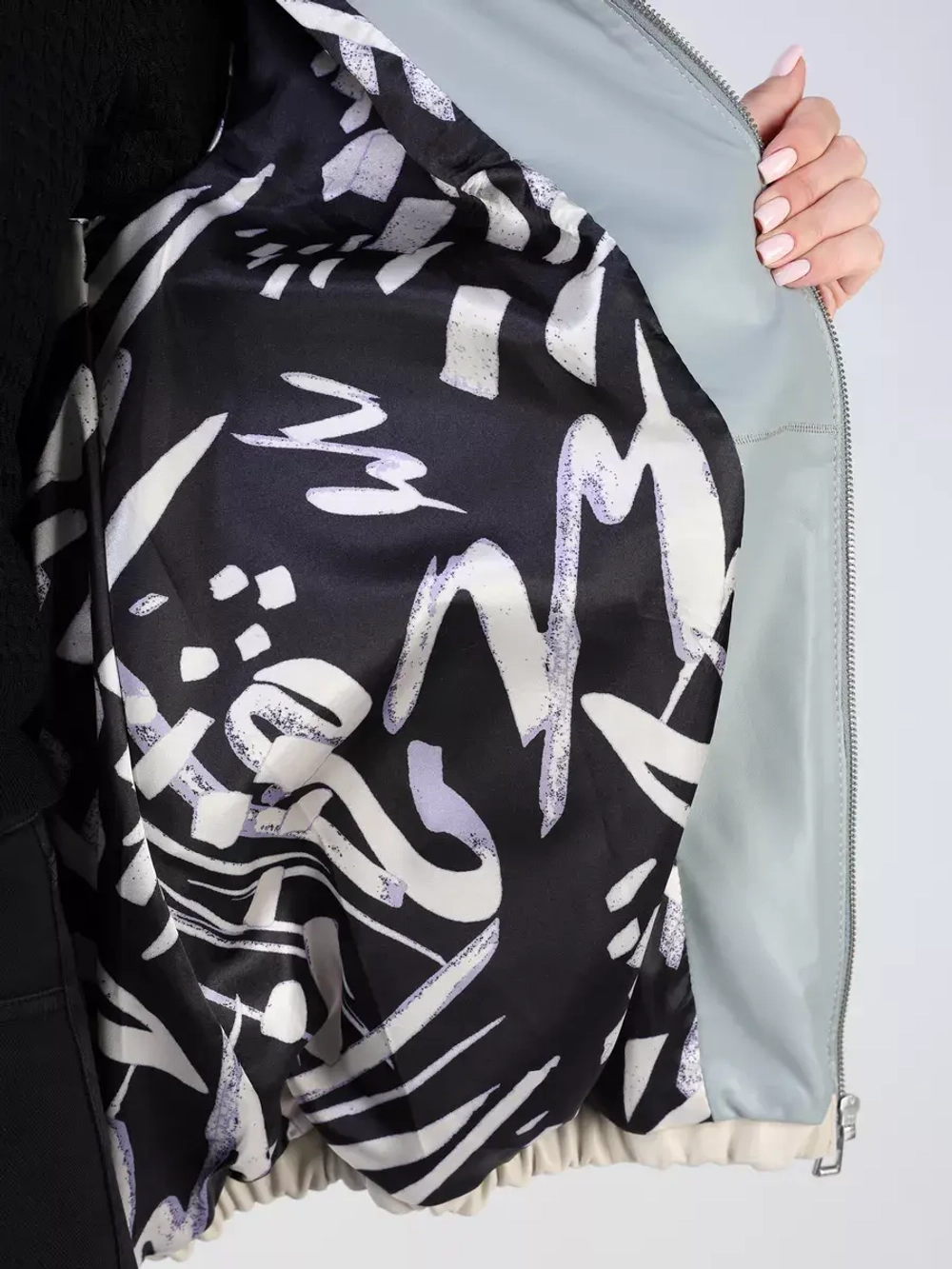 Кожаная куртка демисезонная с капюшоном