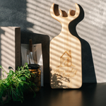 Доска разделочная из древесины сибирского кедра с гравировкой "Home is where the heart is". RD86