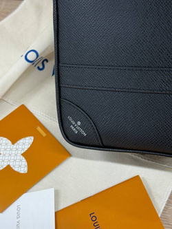 Борсетка Louis Vuitton