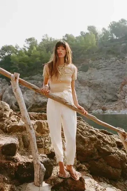 ZARA БАЗОВЫЙ ОДНОТОННЫЙ ТРИКОТАЖНЫЙ ТОП С КОРОТКИМИ РУКАВАМИ, БЕЖЕВЫЙ