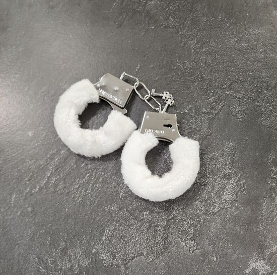 Наручники меховые, белые