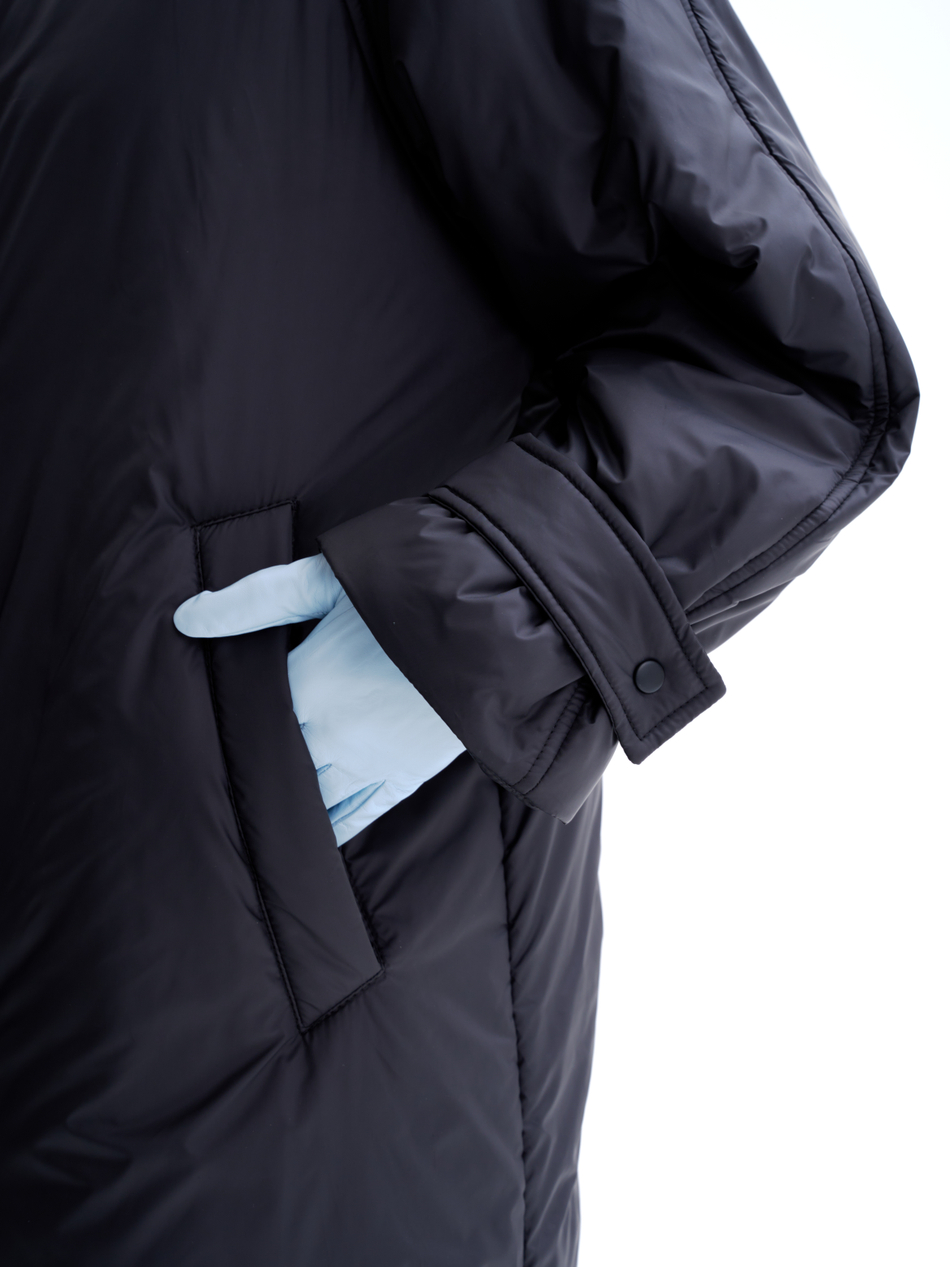 Утепленное пальто со съемным шарфом