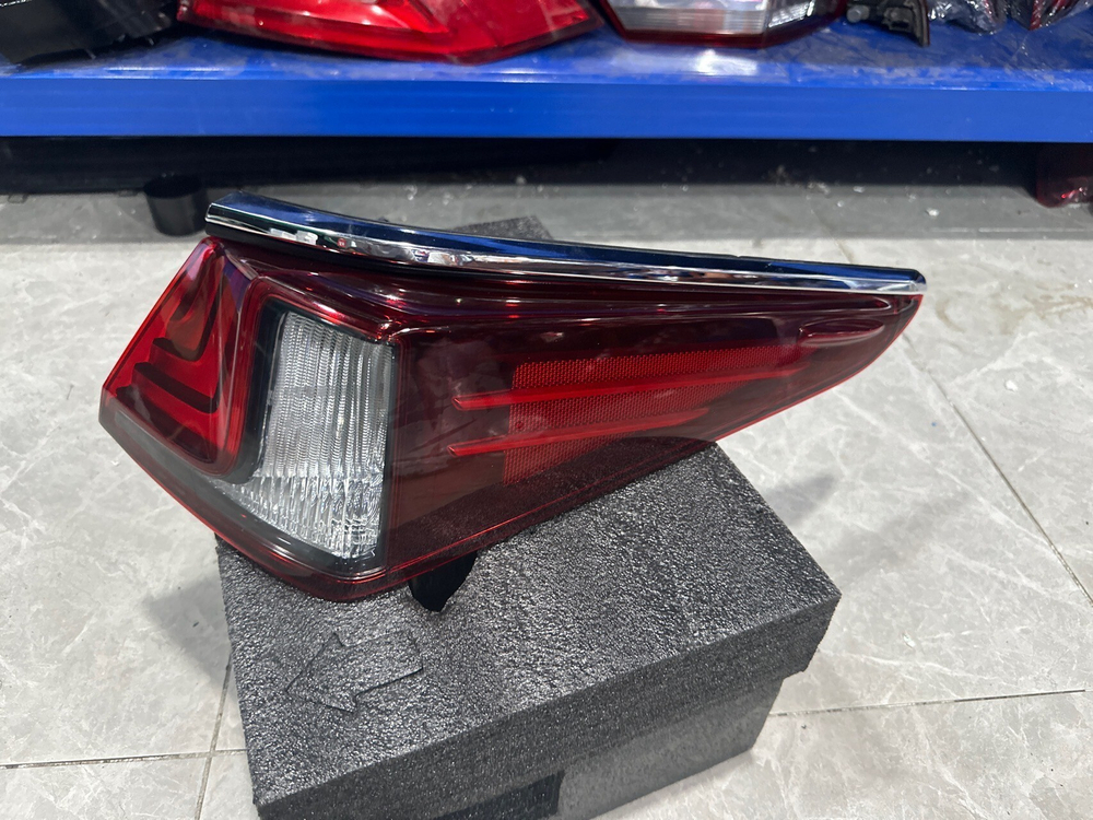 Задний фонарь Lexus ES260/ES300 / оригинал,