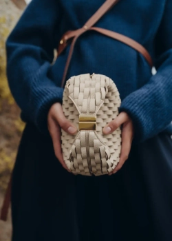 POLENE РЕЛЬЕФНАЯ СУМКА BERI, ЭКРЮ