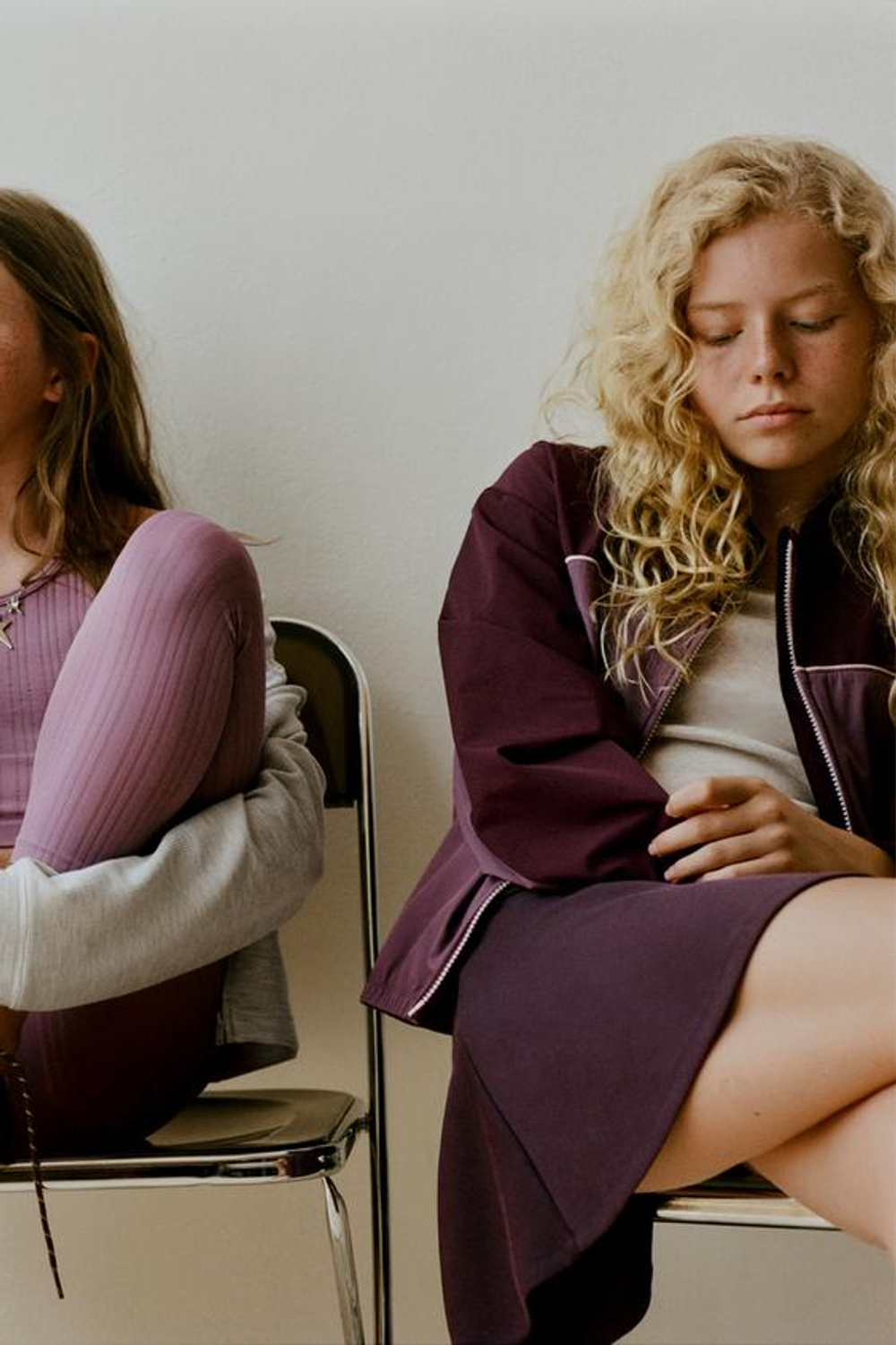 ZARA СПОРТИВНАЯ ЮБКА С ОТВОРОТОМ, БАКЛАЖАННЫЙ