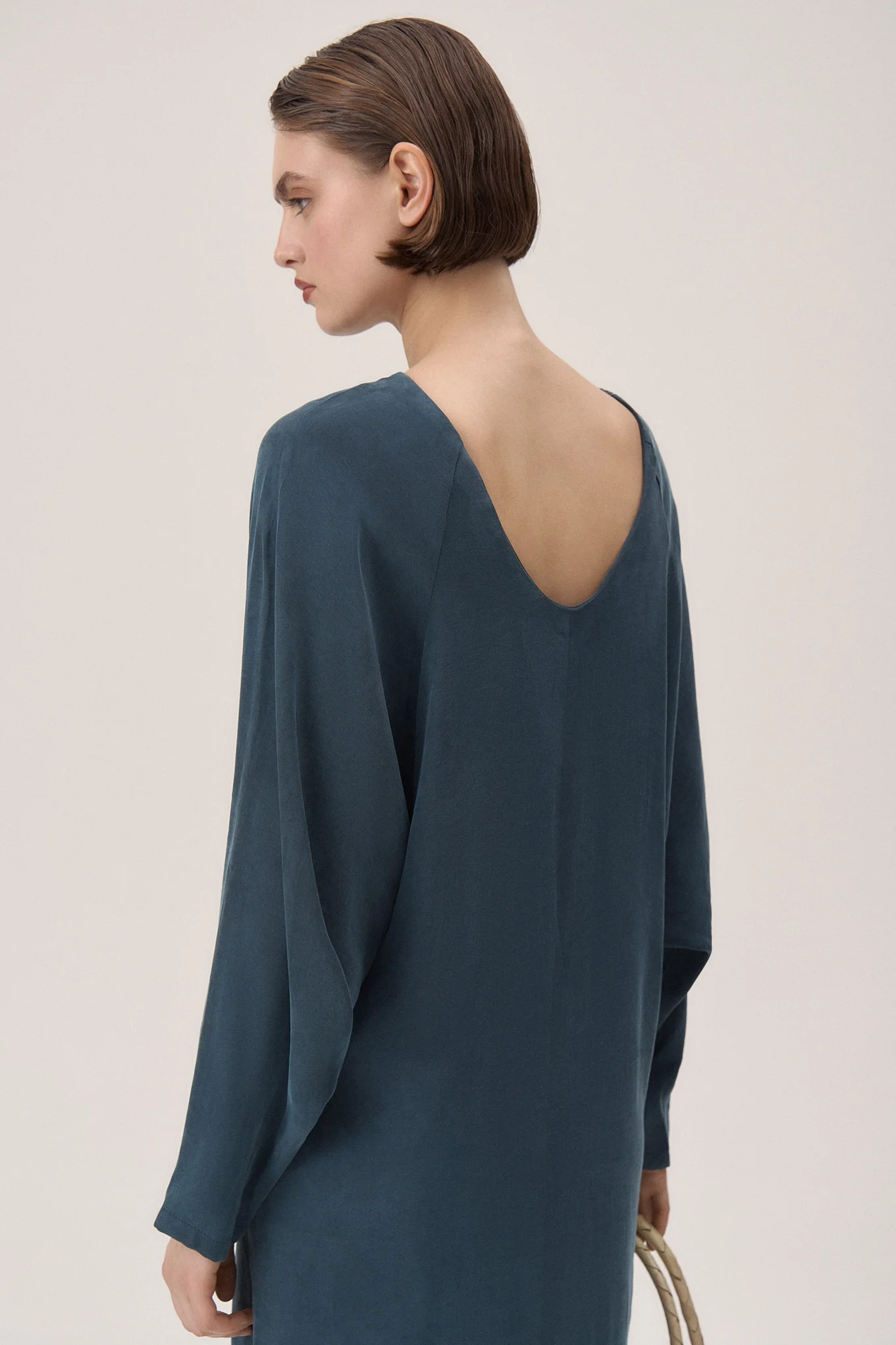 Платье макси с вырезом на спинке