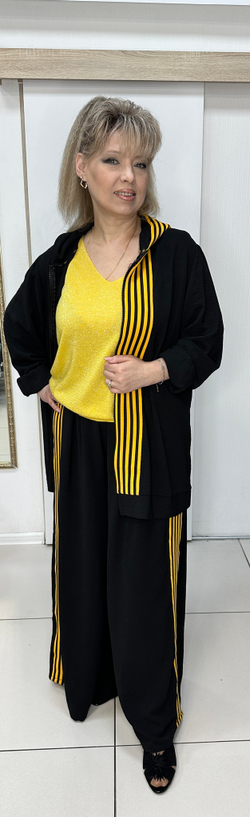 Трикотажный костюм с брюками-палаццо