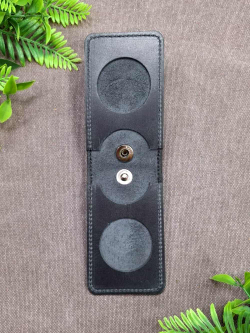 Фотография бейджа для пропуска документов карт из натуральной кожи в разложенном виде чёрный