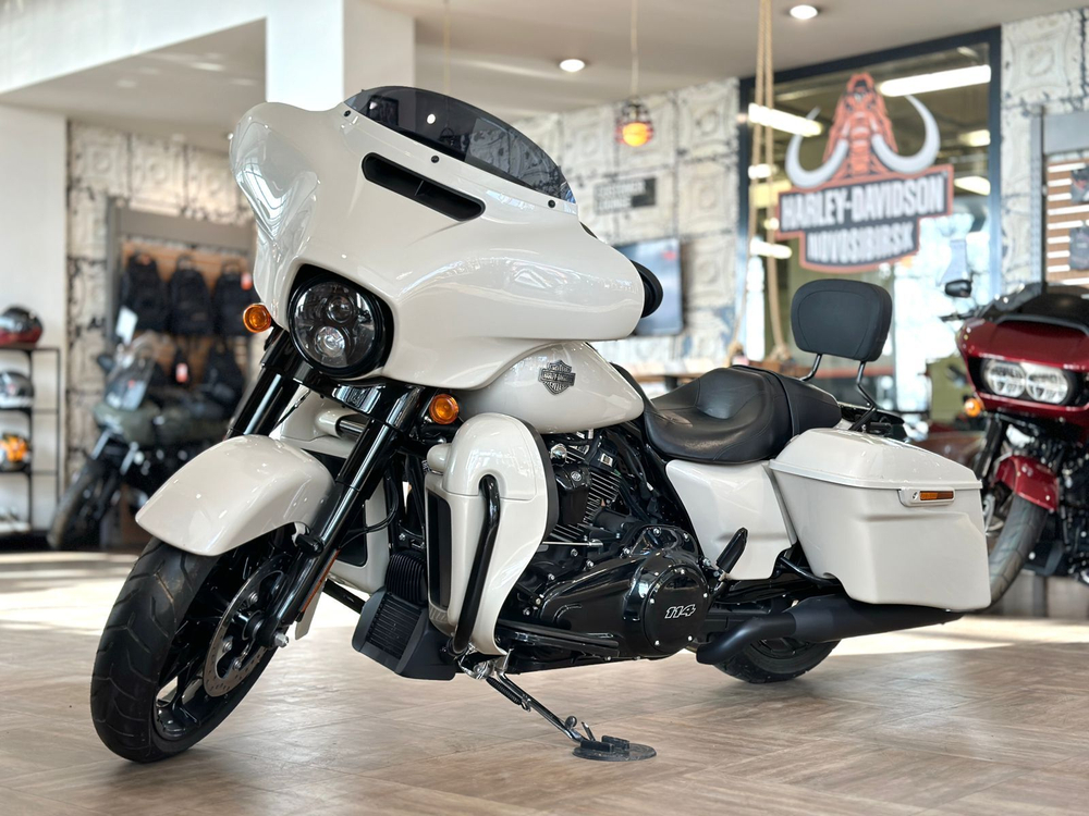 Street Glide Special Harley-Davidson 2022 (White Sand Pearl)