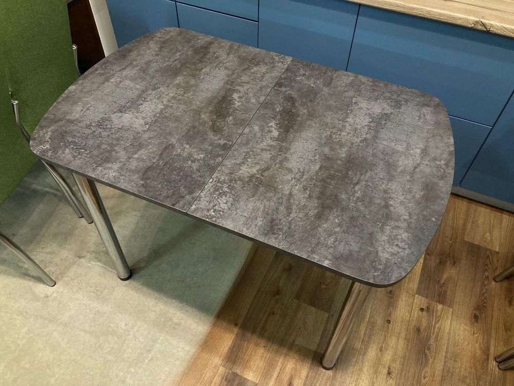 Стол разд ЛДСП подстолье прямое хром Царг.пояс бетон темный Ст-ца камень темный