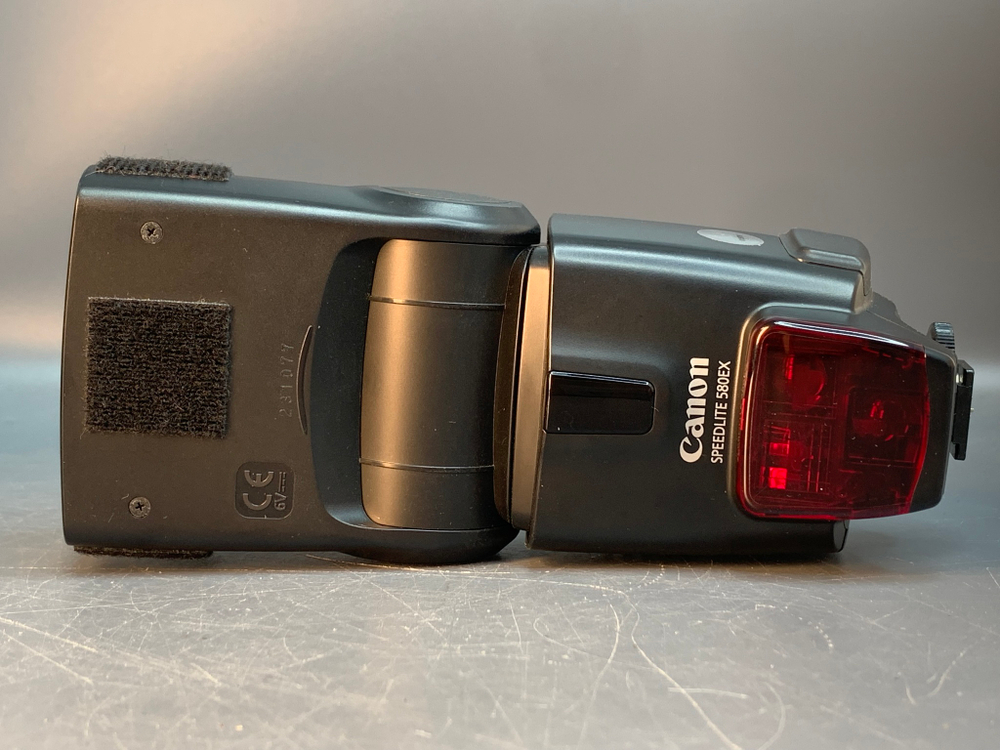 Canon 580EX, немного окислен один контакт