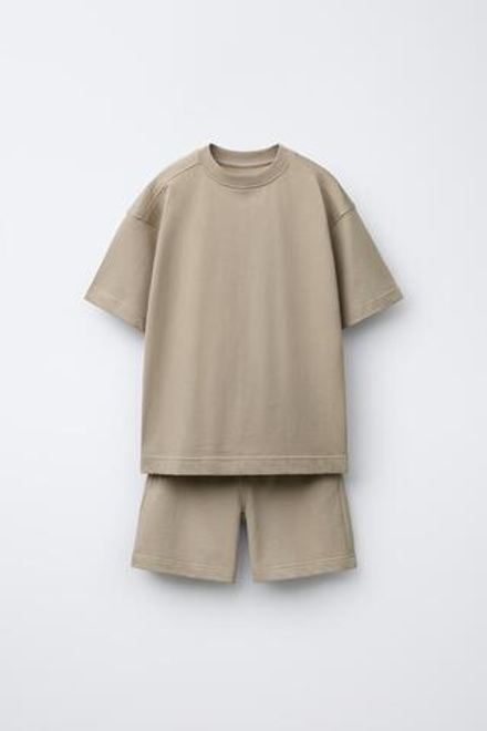 ZARA КОМПЛЕКТ ИЗ ФУТБОЛКИ И БЕРМУДОВ, ПЕСОЧНЫЙ