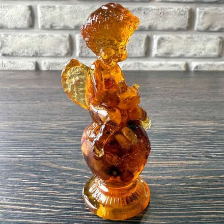 Ангел с голубем