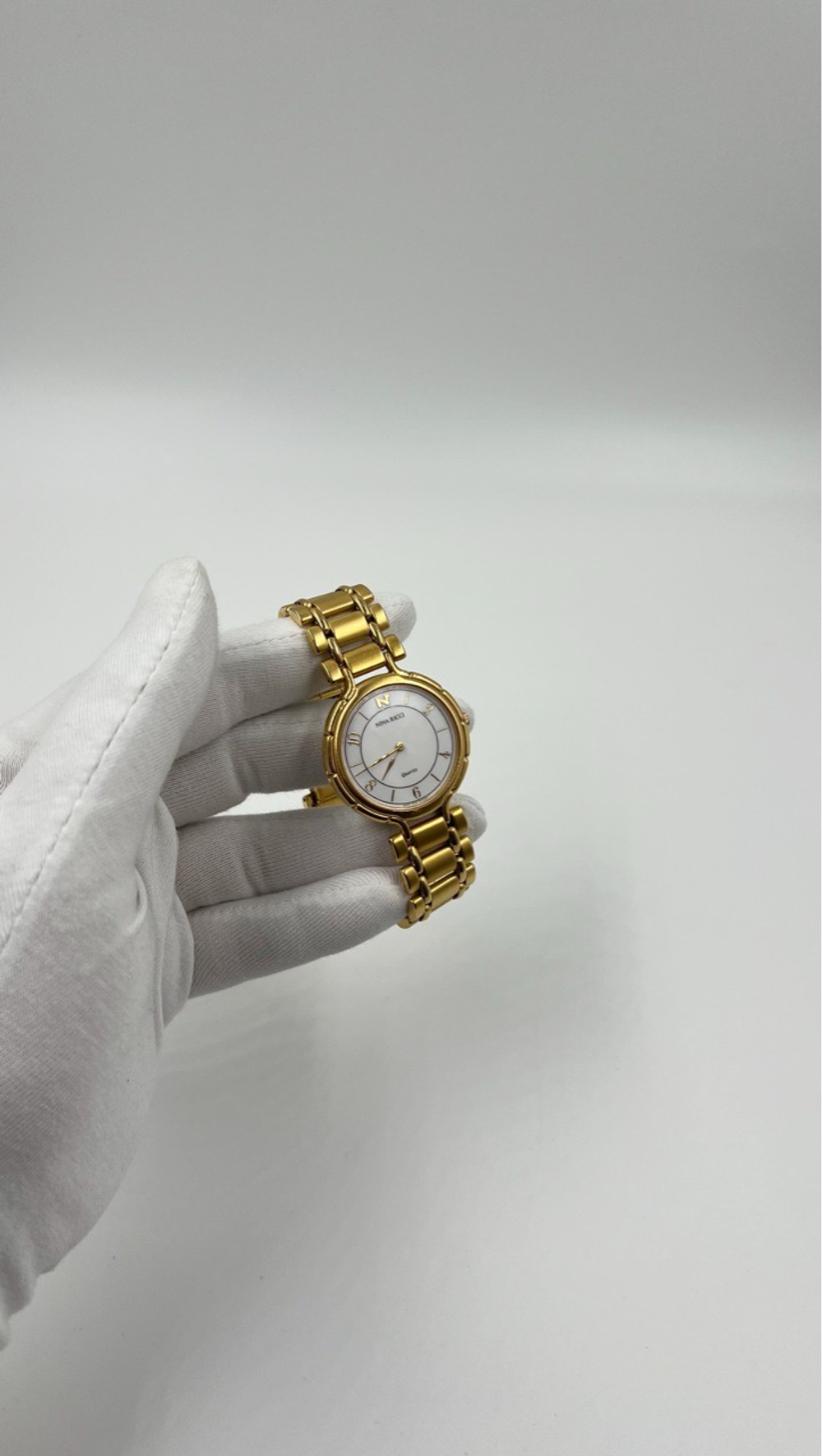 Часы Nina Ricci