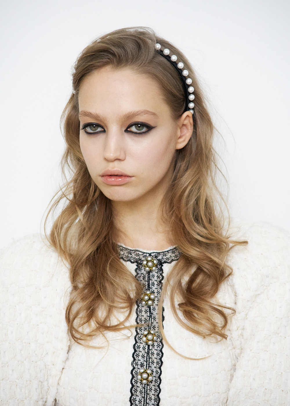Тонкий ободок с жемчужными шарами
