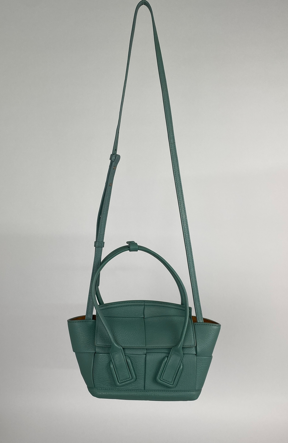 Сумка Bottega Veneta Arco Mini