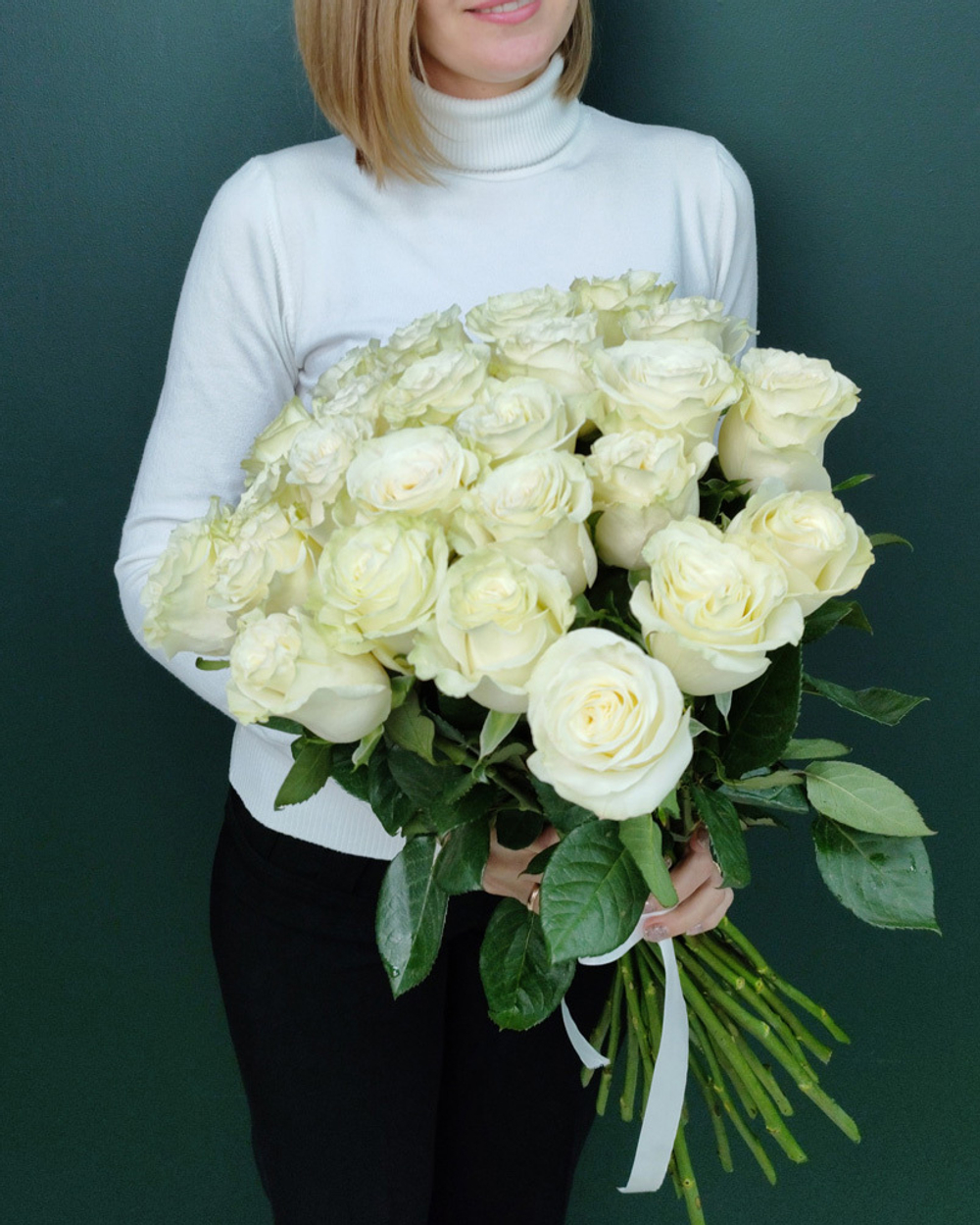 Роза белая Мондиаль,25 штук(00085)