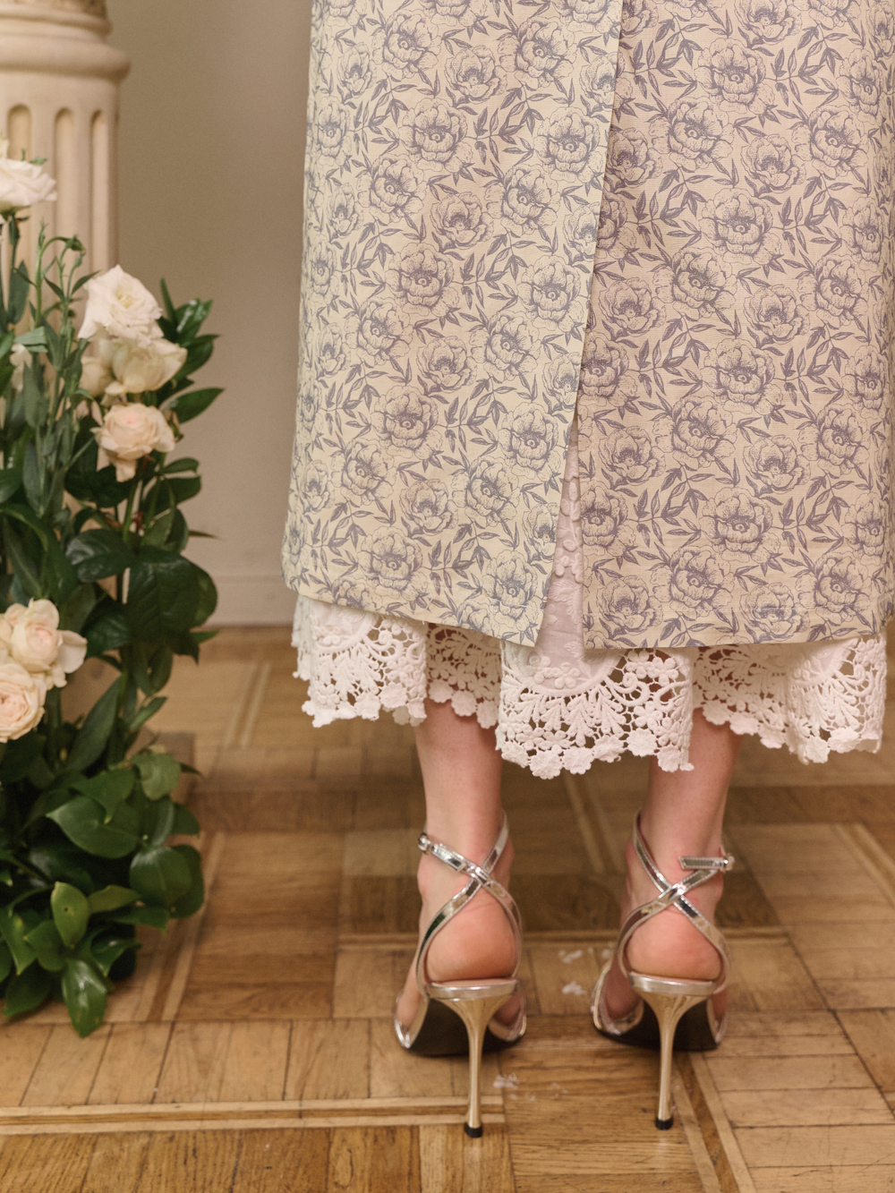 Платье с квадратным вырезом