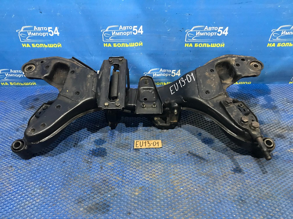 Балка передняя поперечная NISSAN BLUEBIRD 1993