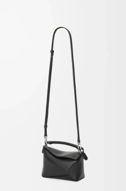Loewe Мини-сумка Puzzle Edge из классической телячьей кожи, черный