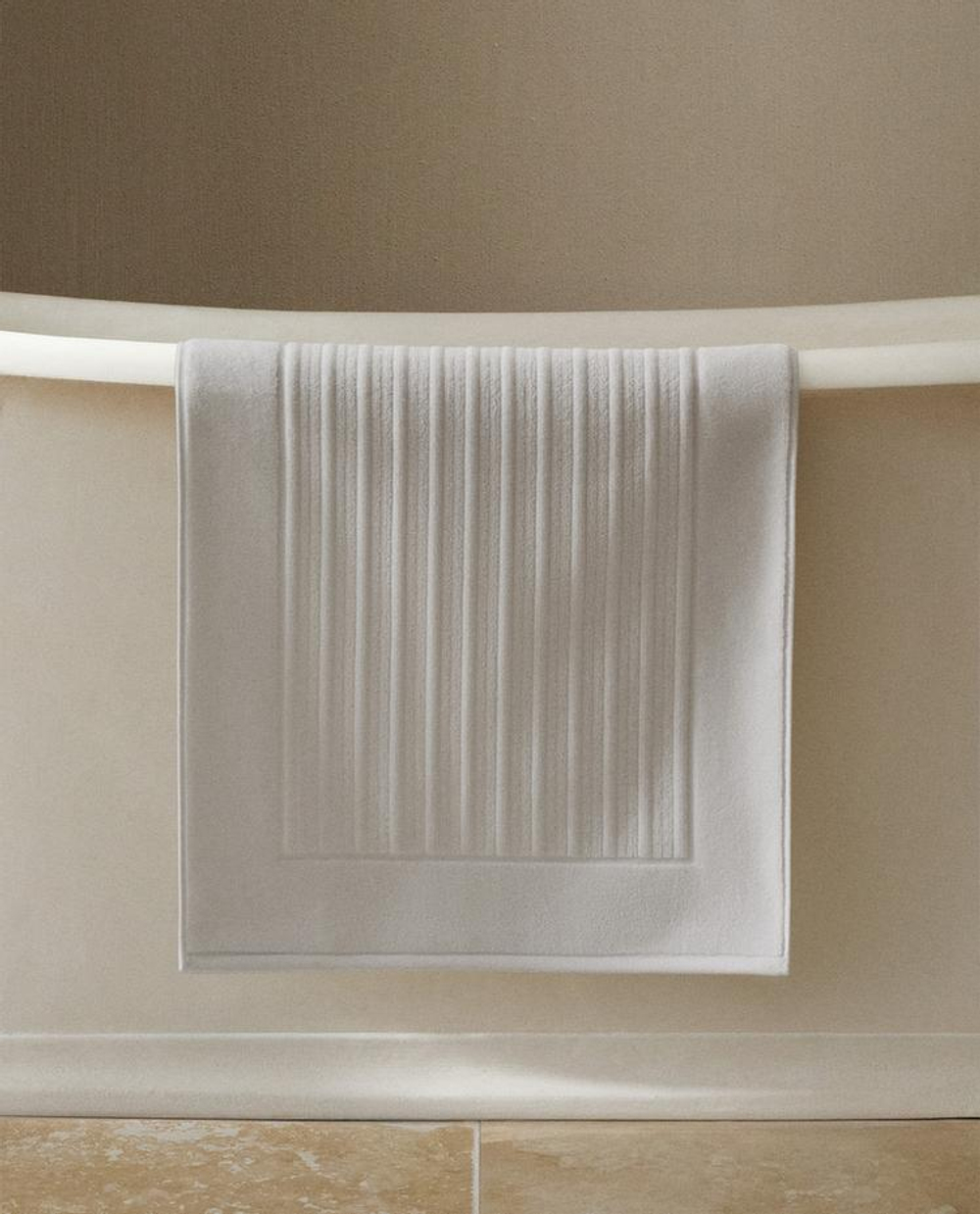 ZARA HOME ВЕЛЮРОВЫЙ КОВРИК ДЛЯ ВАННОЙ, БЕЛЫЙ