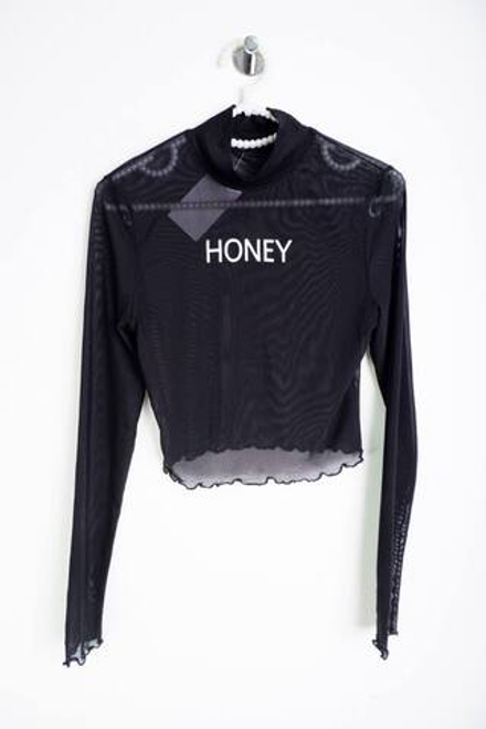 Блузка для смелого образа, визуально на 40 размер