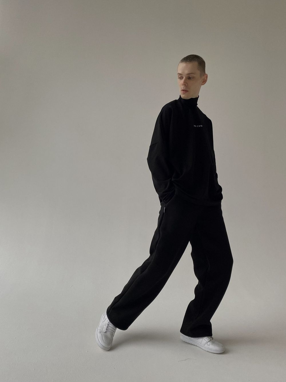 Брюки One Two Wide Sweatpants черные