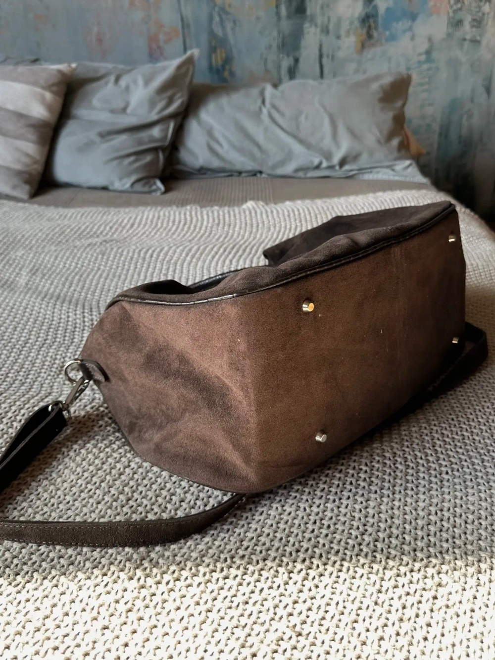 Женская коричневая сумка из натуральной замши