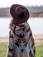 Пончо женское шерстяное с орнаментом