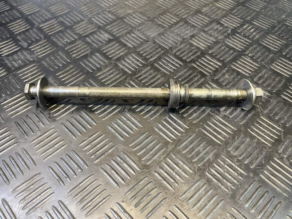 Ось заднего колеса Yamaha TDM850 RN03J 053985