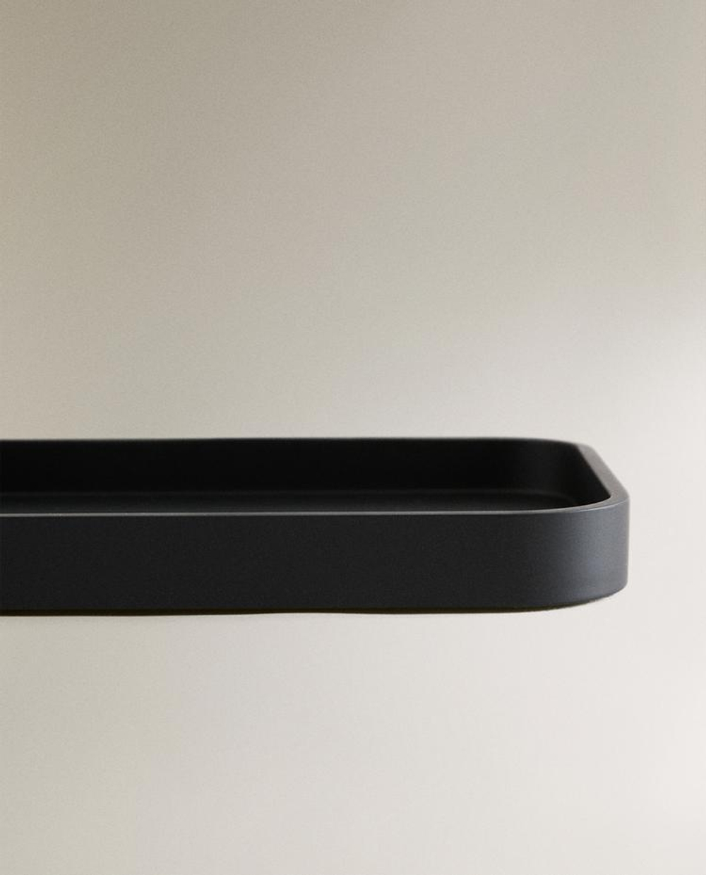 ZARA HOME ПОДНОС ДЛЯ ВАННОЙ ИЗ СМОЛЫ, ЧЕРНЫЙ