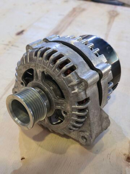 Генератор Маз, Лаз, Урал дв.ЯМЗ Евро-3 поликлиновой шкив, монокронштейн 28В 80А Радиоволна