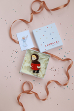 Елочная игрушка Девочка в пальто
