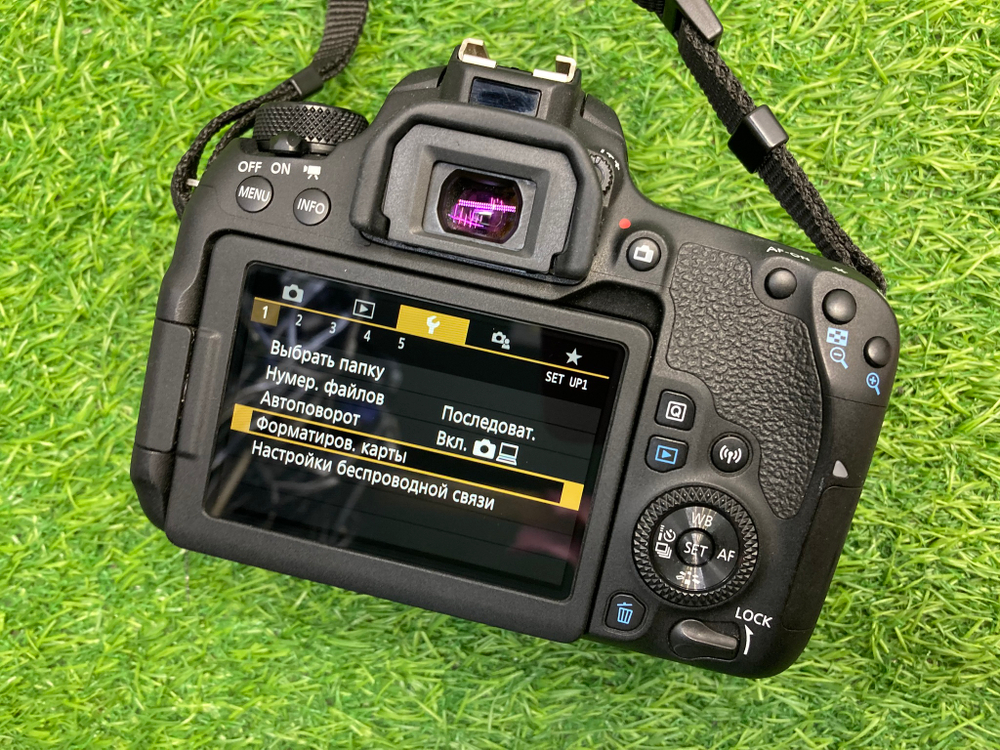 Canon EOS 77D (2.100 кадров)